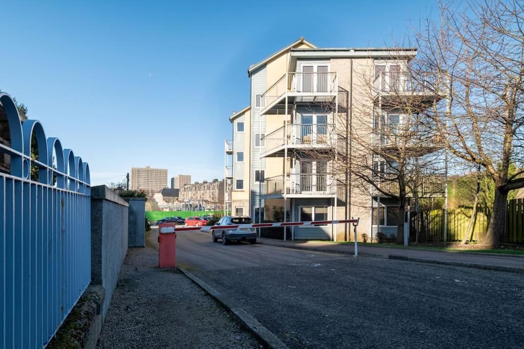 The Ojay'S - Hellena Apartment Aberdeen Exterior photo